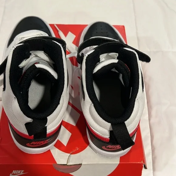 BRAND NEW! Nike Court Borough MID 2 BG